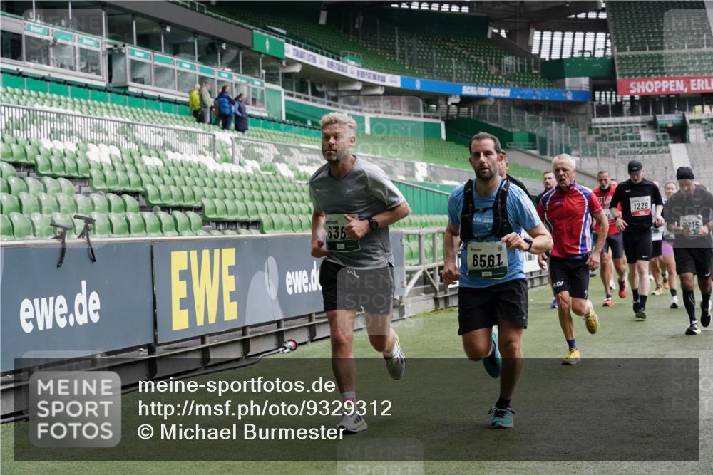 05.10.2025 - 20. swb-Marathon Bremen Michael Burmester http://msf.ph/oto/9329312 05.10.2025 12:58:50 Laufen im Stadion 90, 219, 586, 667, 726, 963, 988, 1229, 1503, 1619, 1716, 1843, 1854, 2496, 2734, 2797, 2821, 2922, 2941, 3141, 3252, 3254, 3373, 3467, 3573, 3602, 3615, 3791, 4095, 4113, 4446, 4522, 4709, 4783, 4827, 4909, 4967, 5123, 5214, 5261, 5530, 5584, 5722, 5808, 5878, 5891, 5917, 6007, 6113, 6561, 6624, 6672, 6675, 6676, 6882, 6944, 7038, 7169, 7185, 7311, 7312, 7550, 7813, 7976, 8247, 8328, 8355, 8379, 8539, 8972, 9024, 9112, 846, 2158, 2648, 2662, 2893, 4102, 4389, 4446, 5313 meine-sportfotos.de
