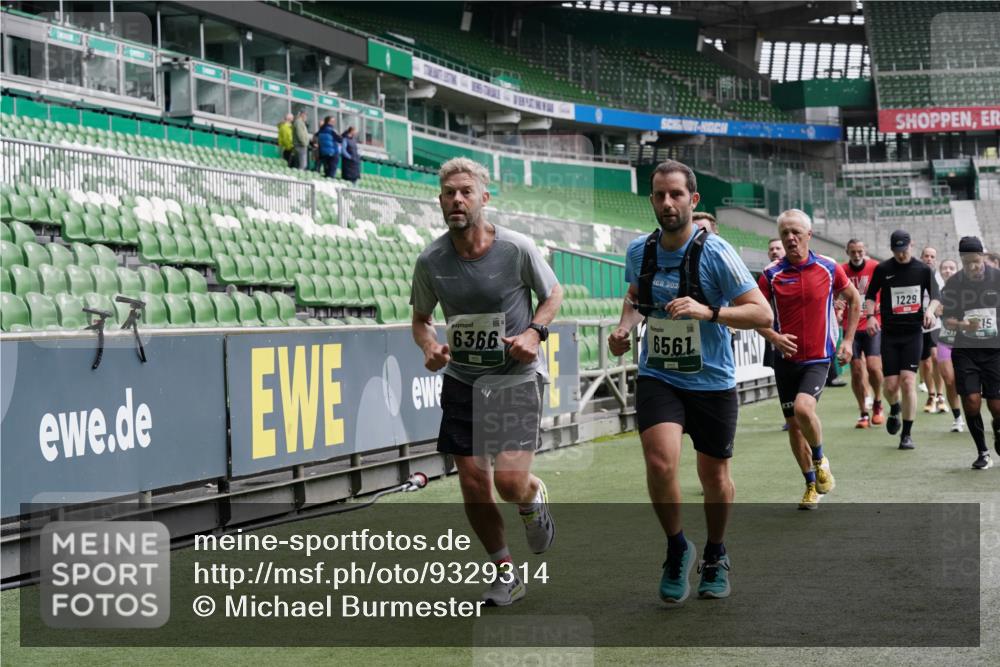 05.10.2025 - 20. swb-Marathon Bremen Michael Burmester http://msf.ph/oto/9329314 05.10.2025 12:58:51 Laufen im Stadion 90, 219, 586, 667, 726, 963, 988, 1229, 1503, 1619, 1716, 1843, 1854, 2496, 2734, 2797, 2821, 2922, 2941, 3141, 3252, 3254, 3373, 3467, 3573, 3602, 3615, 3791, 4095, 4113, 4522, 4709, 4783, 4827, 4909, 4967, 5123, 5214, 5261, 5530, 5584, 5722, 5808, 5878, 5891, 5917, 6007, 6113, 6561, 6624, 6672, 6675, 6676, 6882, 6944, 7038, 7169, 7185, 7311, 7312, 7550, 7813, 7976, 8214, 8247, 8328, 8355, 8379, 8539, 8972, 9024, 9112, 846, 2158, 2648, 2662, 2893, 4102, 4389, 4446, 5313 meine-sportfotos.de