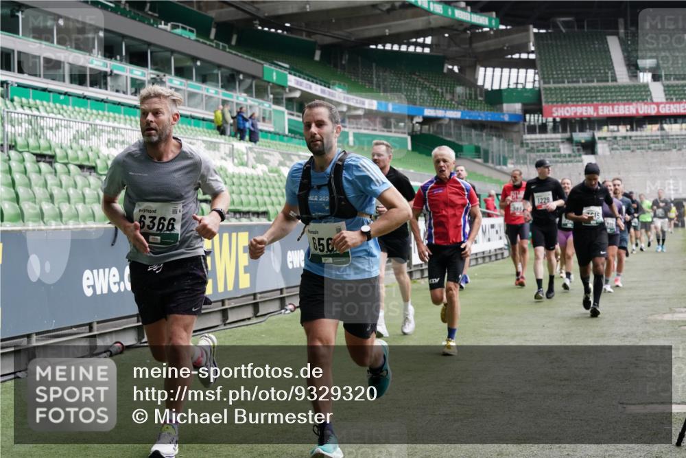 05.10.2025 - 20. swb-Marathon Bremen Michael Burmester http://msf.ph/oto/9329320 05.10.2025 12:58:51 Laufen im Stadion 90, 219, 586, 667, 726, 963, 988, 1229, 1503, 1619, 1716, 1843, 1854, 2496, 2734, 2797, 2821, 2922, 2941, 3141, 3252, 3254, 3373, 3467, 3573, 3602, 3615, 3791, 4095, 4113, 4522, 4709, 4783, 4827, 4909, 4967, 5123, 5214, 5261, 5530, 5584, 5722, 5808, 5878, 5891, 5917, 6007, 6113, 6561, 6624, 6672, 6675, 6676, 6882, 6944, 7038, 7169, 7185, 7311, 7312, 7550, 7813, 7976, 8214, 8247, 8328, 8355, 8379, 8539, 8972, 9024, 9112, 846, 2158, 2648, 2662, 2893, 4102, 4389, 4446, 5313 meine-sportfotos.de