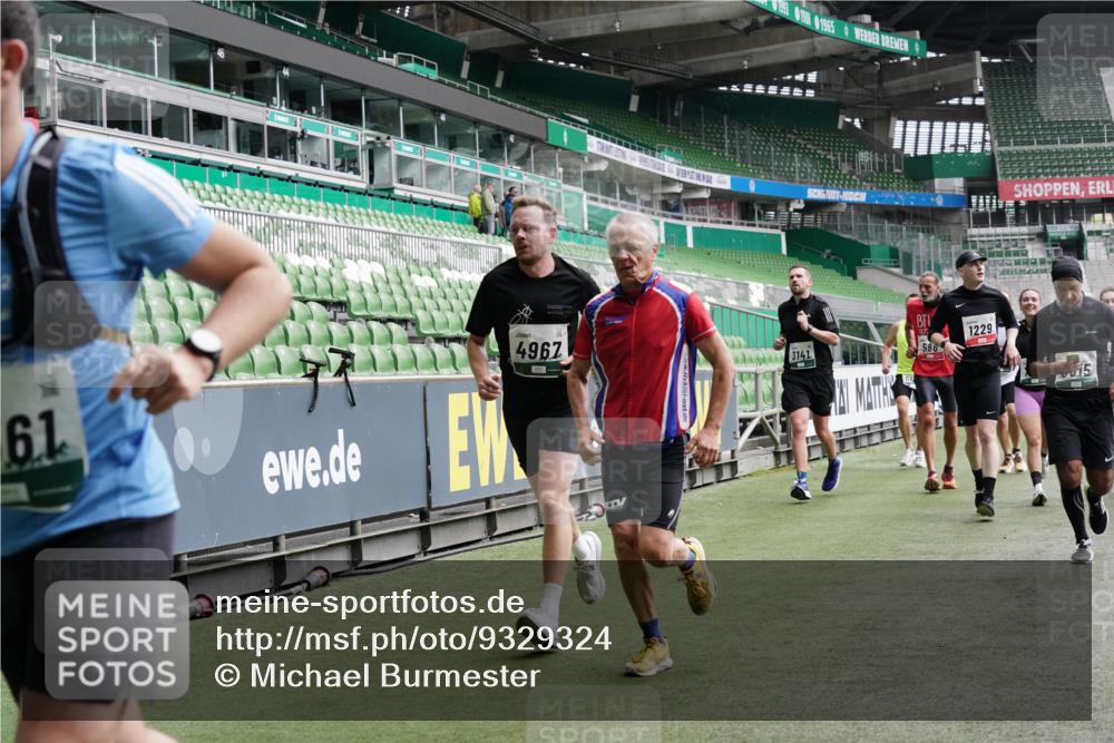 05.10.2025 - 20. swb-Marathon Bremen Michael Burmester http://msf.ph/oto/9329324 05.10.2025 12:58:53 Laufen im Stadion 90, 219, 586, 667, 726, 988, 1229, 1503, 1619, 1716, 1843, 1854, 2496, 2734, 2797, 2821, 2922, 2941, 3141, 3252, 3254, 3467, 3573, 3602, 3615, 3791, 4095, 4113, 4522, 4709, 4783, 4827, 4909, 4967, 5123, 5214, 5261, 5530, 5584, 5722, 5808, 5878, 5891, 5917, 6007, 6113, 6374, 6561, 6624, 6672, 6675, 6676, 6882, 6944, 7038, 7169, 7185, 7262, 7311, 7312, 7550, 7813, 7976, 8214, 8247, 8328, 8355, 8379, 8539, 8972, 9024, 9112, 846, 2158, 2648, 2893, 4389, 4446, 5313 meine-sportfotos.de