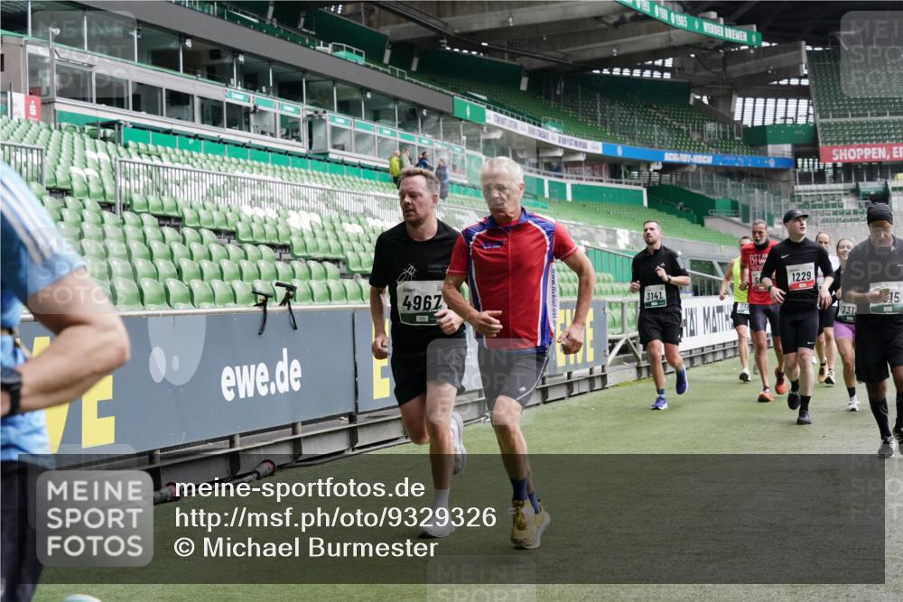 05.10.2025 - 20. swb-Marathon Bremen Michael Burmester http://msf.ph/oto/9329326 05.10.2025 12:58:53 Laufen im Stadion 90, 219, 586, 667, 726, 988, 1229, 1503, 1619, 1716, 1843, 1854, 2496, 2734, 2797, 2821, 2922, 2941, 3141, 3252, 3254, 3467, 3573, 3602, 3615, 3791, 4095, 4113, 4522, 4709, 4783, 4827, 4909, 4967, 5123, 5214, 5261, 5530, 5584, 5722, 5808, 5878, 5891, 5917, 6007, 6113, 6374, 6561, 6624, 6672, 6675, 6676, 6882, 6944, 7038, 7169, 7185, 7262, 7311, 7312, 7550, 7813, 7976, 8214, 8247, 8328, 8355, 8379, 8539, 8972, 9024, 9112, 846, 2158, 2648, 2893, 4389, 4446, 5313 meine-sportfotos.de