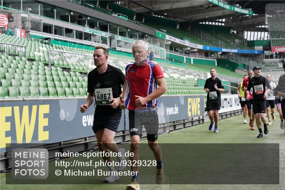05.10.2025 - 20. swb-Marathon Bremen Michael Burmester http://msf.ph/oto/9329328 05.10.2025 12:58:53 Laufen im Stadion 90, 219, 586, 667, 726, 988, 1229, 1503, 1619, 1716, 1843, 1854, 2496, 2734, 2797, 2821, 2922, 2941, 3141, 3252, 3254, 3467, 3573, 3602, 3615, 3791, 4095, 4113, 4522, 4709, 4783, 4827, 4909, 4967, 5123, 5214, 5261, 5530, 5584, 5722, 5808, 5878, 5891, 5917, 6007, 6113, 6374, 6561, 6624, 6672, 6675, 6676, 6882, 6944, 7038, 7169, 7185, 7262, 7311, 7312, 7550, 7813, 7976, 8214, 8247, 8328, 8355, 8379, 8539, 8972, 9024, 9112, 846, 2158, 2648, 2893, 4389, 4446, 5313 meine-sportfotos.de