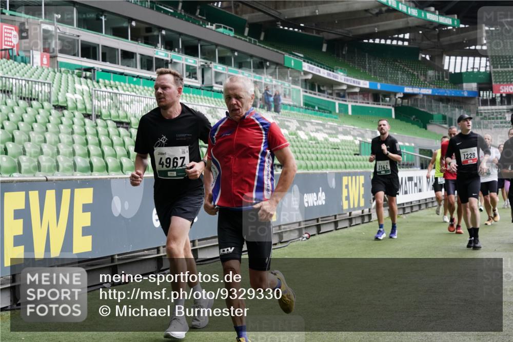 05.10.2025 - 20. swb-Marathon Bremen Michael Burmester http://msf.ph/oto/9329330 05.10.2025 12:58:53 Laufen im Stadion 90, 219, 586, 667, 726, 988, 1229, 1503, 1619, 1716, 1843, 1854, 2496, 2734, 2797, 2821, 2922, 2941, 3141, 3252, 3254, 3467, 3573, 3602, 3615, 3791, 4095, 4113, 4522, 4709, 4783, 4827, 4909, 4967, 5123, 5214, 5261, 5530, 5584, 5722, 5808, 5878, 5891, 5917, 6007, 6113, 6374, 6561, 6624, 6672, 6675, 6676, 6882, 6944, 7038, 7169, 7185, 7262, 7311, 7312, 7550, 7813, 7976, 8214, 8247, 8328, 8355, 8379, 8539, 8972, 9024, 9112, 846, 2158, 2648, 2893, 4389, 4446, 5313 meine-sportfotos.de