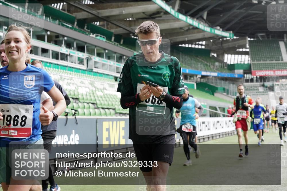 05.10.2025 - 20. swb-Marathon Bremen Michael Burmester http://msf.ph/oto/9329333 05.10.2025 13:00:48 Laufen im Stadion 47, 52, 58, 72, 156, 271, 283, 491, 498, 575, 694, 1017, 1116, 1182, 1273, 1423, 1471, 1606, 1806, 1968, 1973, 1998, 2007, 2196, 2330, 2369, 2446, 2504, 2518, 2661, 2668, 2706, 2712, 2745, 2806, 2822, 2915, 3040, 3160, 3177, 3209, 3237, 3293, 3360, 3549, 3604, 3605, 3979, 4034, 4035, 4046, 4128, 4202, 4216, 4263, 4502, 4592, 4661, 4788, 4879, 5011, 5048, 5121, 5183, 5272, 5329, 5414, 5610, 5627, 5663, 5727, 5836, 5841, 6027, 6057, 6208, 6389, 6440, 6523, 6636, 6704, 6762 meine-sportfotos.de