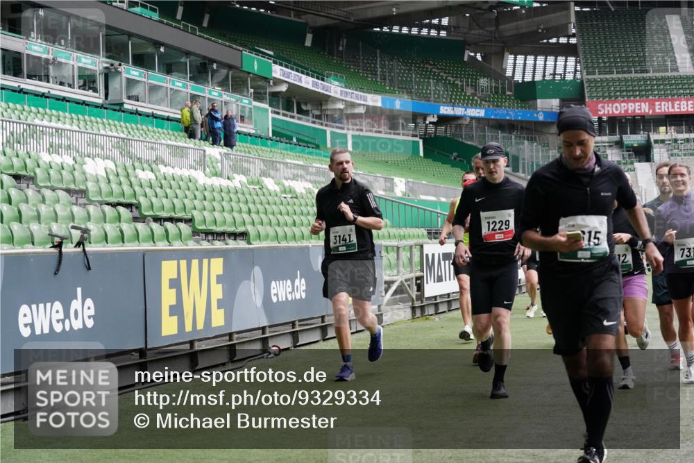05.10.2025 - 20. swb-Marathon Bremen Michael Burmester http://msf.ph/oto/9329334 05.10.2025 12:58:54 Laufen im Stadion 90, 219, 586, 667, 726, 988, 1229, 1503, 1516, 1619, 1716, 1843, 1854, 2496, 2734, 2797, 2821, 2922, 2941, 3141, 3252, 3254, 3467, 3573, 3602, 3615, 3791, 4095, 4113, 4522, 4709, 4783, 4827, 4909, 4967, 5123, 5214, 5261, 5530, 5584, 5722, 5808, 5878, 5891, 6007, 6113, 6374, 6561, 6624, 6672, 6675, 6676, 6882, 6944, 7038, 7169, 7185, 7262, 7311, 7312, 7550, 7813, 7976, 8214, 8247, 8355, 8379, 8539, 8972, 9024, 9112, 846, 2158, 2648, 2893, 4389, 4446, 5313 meine-sportfotos.de
