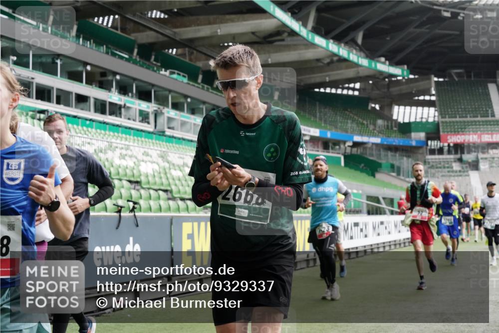 05.10.2025 - 20. swb-Marathon Bremen Michael Burmester http://msf.ph/oto/9329337 05.10.2025 13:00:48 Laufen im Stadion 47, 52, 58, 72, 156, 271, 283, 491, 498, 575, 694, 1017, 1116, 1182, 1273, 1423, 1471, 1606, 1806, 1968, 1973, 1998, 2007, 2196, 2330, 2369, 2446, 2504, 2518, 2661, 2668, 2706, 2712, 2745, 2806, 2822, 2915, 3040, 3160, 3177, 3209, 3237, 3293, 3360, 3549, 3604, 3605, 3979, 4034, 4035, 4046, 4128, 4202, 4216, 4263, 4502, 4592, 4661, 4788, 4879, 5011, 5048, 5121, 5183, 5272, 5329, 5414, 5610, 5627, 5663, 5727, 5836, 5841, 6027, 6057, 6208, 6389, 6440, 6523, 6636, 6704, 6762 meine-sportfotos.de