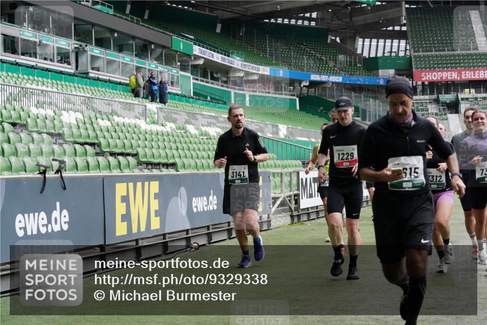 05.10.2025 - 20. swb-Marathon Bremen Michael Burmester http://msf.ph/oto/9329338 05.10.2025 12:58:54 Laufen im Stadion 90, 219, 586, 667, 726, 988, 1229, 1503, 1516, 1619, 1716, 1843, 1854, 2496, 2734, 2797, 2821, 2922, 2941, 3141, 3252, 3254, 3467, 3573, 3602, 3615, 3791, 4095, 4113, 4522, 4709, 4783, 4827, 4909, 4967, 5123, 5214, 5261, 5530, 5584, 5722, 5808, 5878, 5891, 6007, 6113, 6374, 6561, 6624, 6672, 6675, 6676, 6882, 6944, 7038, 7169, 7185, 7262, 7311, 7312, 7550, 7813, 7976, 8214, 8247, 8355, 8379, 8539, 8972, 9024, 9112, 846, 2158, 2648, 2893, 4389, 4446, 5313 meine-sportfotos.de