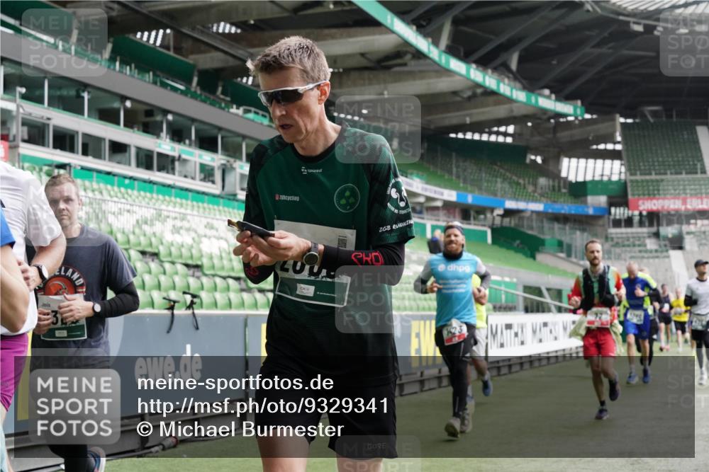 05.10.2025 - 20. swb-Marathon Bremen Michael Burmester http://msf.ph/oto/9329341 05.10.2025 13:00:48 Laufen im Stadion 47, 52, 58, 72, 156, 271, 283, 491, 498, 575, 694, 1017, 1116, 1182, 1273, 1423, 1471, 1606, 1806, 1968, 1973, 1998, 2007, 2196, 2330, 2369, 2446, 2504, 2518, 2661, 2668, 2706, 2712, 2745, 2806, 2822, 2915, 3040, 3160, 3177, 3209, 3237, 3293, 3360, 3549, 3604, 3605, 3979, 4034, 4035, 4046, 4128, 4202, 4216, 4263, 4502, 4592, 4661, 4788, 4879, 5011, 5048, 5121, 5183, 5272, 5329, 5414, 5610, 5627, 5663, 5727, 5836, 5841, 6027, 6057, 6208, 6389, 6440, 6523, 6636, 6704, 6762 meine-sportfotos.de