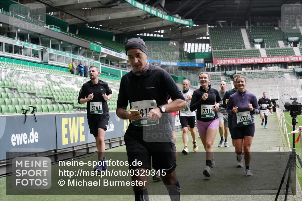 05.10.2025 - 20. swb-Marathon Bremen Michael Burmester http://msf.ph/oto/9329345 05.10.2025 12:58:55 Laufen im Stadion 90, 219, 586, 667, 726, 988, 1229, 1503, 1516, 1619, 1716, 1843, 1854, 2496, 2734, 2797, 2821, 2922, 2941, 3141, 3252, 3254, 3467, 3573, 3602, 3615, 3791, 4095, 4113, 4522, 4709, 4783, 4827, 4909, 4967, 5123, 5214, 5261, 5530, 5584, 5722, 5808, 5878, 5891, 6007, 6030, 6113, 6374, 6561, 6624, 6672, 6675, 6676, 6882, 6944, 7038, 7169, 7185, 7262, 7311, 7312, 7550, 7813, 7976, 8214, 8247, 8355, 8379, 8539, 8972, 9024, 9112, 90, 846, 2158, 2648, 2893, 4389, 4446, 5313 meine-sportfotos.de