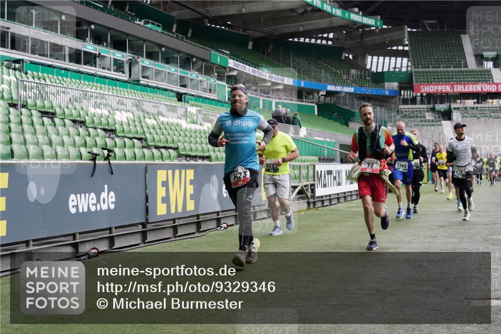 05.10.2025 - 20. swb-Marathon Bremen Michael Burmester http://msf.ph/oto/9329346 05.10.2025 13:00:49 Laufen im Stadion 47, 52, 58, 72, 156, 271, 283, 440, 491, 498, 575, 694, 1017, 1116, 1182, 1238, 1273, 1423, 1471, 1606, 1806, 1968, 1973, 1998, 2007, 2196, 2330, 2369, 2446, 2504, 2518, 2661, 2668, 2706, 2712, 2745, 2806, 2822, 2915, 3040, 3160, 3209, 3237, 3293, 3360, 3549, 3604, 3605, 3979, 4034, 4035, 4046, 4128, 4202, 4216, 4263, 4502, 4592, 4661, 4788, 4879, 5011, 5048, 5121, 5183, 5272, 5329, 5414, 5610, 5627, 5663, 5727, 5836, 5841, 6027, 6057, 6208, 6389, 6440, 6523, 6636, 6704, 6762 meine-sportfotos.de