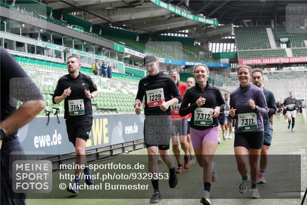 05.10.2025 - 20. swb-Marathon Bremen Michael Burmester http://msf.ph/oto/9329353 05.10.2025 12:58:56 Laufen im Stadion 219, 586, 667, 726, 988, 1229, 1503, 1516, 1619, 1716, 1843, 1854, 2496, 2663, 2734, 2797, 2922, 2941, 3141, 3252, 3254, 3467, 3573, 3615, 3791, 4095, 4113, 4486, 4522, 4709, 4783, 4827, 4909, 4967, 5123, 5214, 5261, 5530, 5584, 5722, 5808, 5878, 5891, 6007, 6030, 6113, 6374, 6561, 6624, 6672, 6675, 6676, 6882, 6944, 7038, 7169, 7185, 7262, 7311, 7312, 7550, 7813, 7976, 8214, 8247, 8355, 8379, 8539, 8972, 9024, 9112, 10526, 90, 846, 2158, 2648, 2893, 4389, 4446, 5313 meine-sportfotos.de
