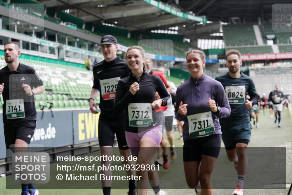 05.10.2025 - 20. swb-Marathon Bremen Michael Burmester http://msf.ph/oto/9329361 05.10.2025 12:58:56 Laufen im Stadion 219, 586, 667, 726, 988, 1229, 1503, 1516, 1619, 1716, 1843, 1854, 2496, 2663, 2734, 2797, 2922, 2941, 3141, 3252, 3254, 3467, 3573, 3615, 3791, 4095, 4113, 4486, 4522, 4709, 4783, 4827, 4909, 4967, 5123, 5214, 5261, 5530, 5584, 5722, 5808, 5878, 5891, 6007, 6030, 6113, 6374, 6561, 6624, 6672, 6675, 6676, 6882, 6944, 7038, 7169, 7185, 7262, 7311, 7312, 7550, 7813, 7976, 8214, 8247, 8355, 8379, 8539, 8972, 9024, 9112, 10526, 90, 846, 2158, 2648, 2893, 4389, 4446, 5313 meine-sportfotos.de