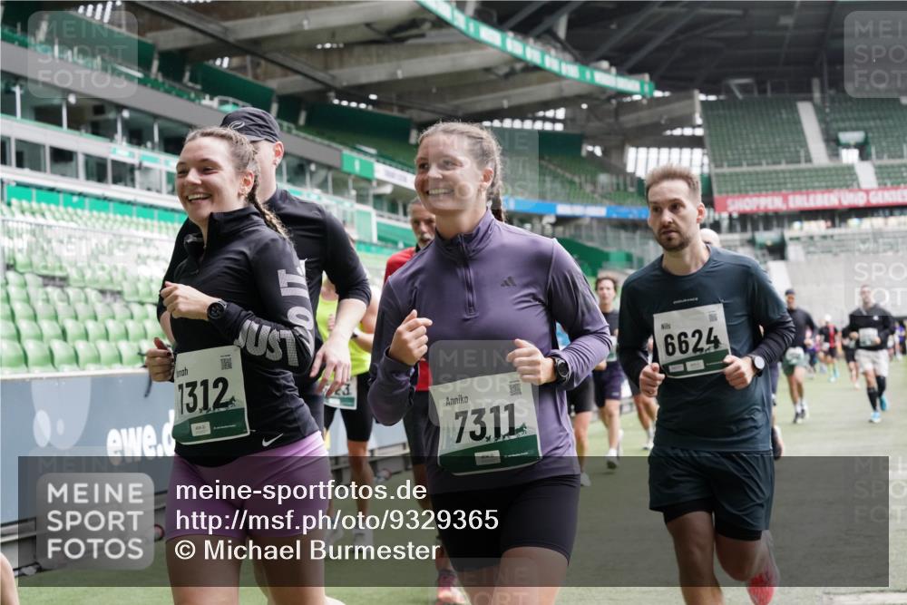 05.10.2025 - 20. swb-Marathon Bremen Michael Burmester http://msf.ph/oto/9329365 05.10.2025 12:58:57 Laufen im Stadion 219, 586, 667, 726, 988, 1229, 1503, 1516, 1619, 1716, 1843, 1854, 2496, 2663, 2734, 2797, 2922, 2941, 3141, 3252, 3254, 3467, 3573, 3615, 3791, 4095, 4113, 4486, 4522, 4783, 4827, 4909, 4967, 5123, 5214, 5261, 5530, 5584, 5722, 5808, 5878, 5891, 6007, 6030, 6113, 6374, 6561, 6624, 6672, 6675, 6882, 6944, 7038, 7169, 7185, 7262, 7311, 7312, 7550, 7813, 7976, 8214, 8247, 8355, 8379, 8539, 8972, 9024, 9112, 10526, 90, 846, 2158, 2648, 2893, 4389, 4446, 5313 meine-sportfotos.de