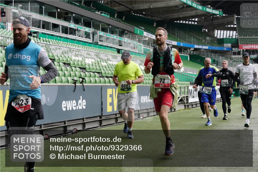 05.10.2025 - 20. swb-Marathon Bremen Michael Burmester http://msf.ph/oto/9329366 05.10.2025 13:00:51 Laufen im Stadion 47, 52, 58, 72, 156, 283, 440, 491, 498, 575, 694, 1017, 1116, 1182, 1238, 1273, 1423, 1471, 1606, 1806, 1968, 1973, 1998, 2007, 2196, 2330, 2369, 2446, 2504, 2518, 2661, 2668, 2706, 2712, 2745, 2806, 2822, 2915, 3040, 3160, 3209, 3237, 3293, 3360, 3604, 3605, 3979, 4034, 4035, 4128, 4202, 4216, 4263, 4502, 4592, 4661, 4788, 4879, 5011, 5048, 5080, 5121, 5183, 5272, 5329, 5414, 5610, 5663, 5727, 5752, 5836, 5841, 6027, 6057, 6389, 6440, 6523, 6636, 6704, 6762, 271, 1806 meine-sportfotos.de