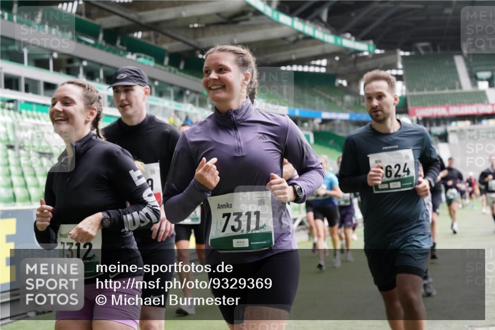 05.10.2025 - 20. swb-Marathon Bremen Michael Burmester http://msf.ph/oto/9329369 05.10.2025 12:58:57 Laufen im Stadion 219, 586, 667, 726, 988, 1229, 1503, 1516, 1619, 1716, 1843, 1854, 2496, 2663, 2734, 2797, 2922, 2941, 3141, 3252, 3254, 3467, 3573, 3615, 3791, 4095, 4113, 4486, 4522, 4783, 4827, 4909, 4967, 5123, 5214, 5261, 5530, 5584, 5722, 5808, 5878, 5891, 6007, 6030, 6113, 6374, 6561, 6624, 6672, 6675, 6882, 6944, 7038, 7169, 7185, 7262, 7311, 7312, 7550, 7813, 7976, 8214, 8247, 8355, 8379, 8539, 8972, 9024, 9112, 10526, 90, 846, 2158, 2648, 2893, 4389, 4446, 5313 meine-sportfotos.de