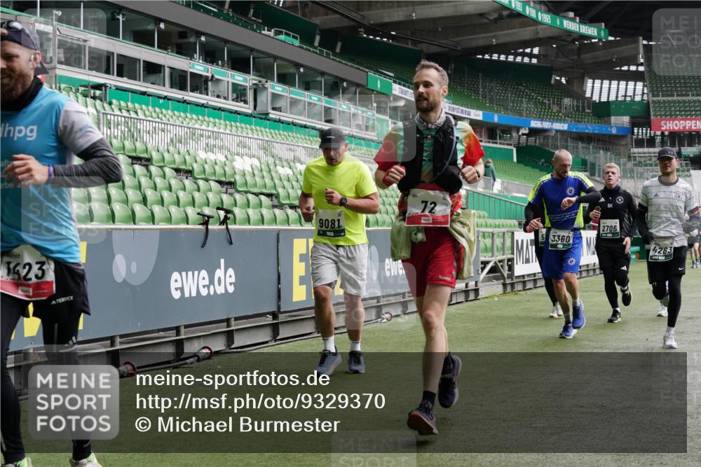 05.10.2025 - 20. swb-Marathon Bremen Michael Burmester http://msf.ph/oto/9329370 05.10.2025 13:00:51 Laufen im Stadion 47, 52, 58, 72, 156, 283, 440, 491, 498, 575, 694, 1017, 1116, 1182, 1238, 1273, 1423, 1471, 1606, 1806, 1968, 1973, 1998, 2007, 2196, 2330, 2369, 2446, 2504, 2518, 2661, 2668, 2706, 2712, 2745, 2806, 2822, 2915, 3040, 3160, 3209, 3237, 3293, 3360, 3604, 3605, 3979, 4034, 4035, 4128, 4202, 4216, 4263, 4502, 4592, 4661, 4788, 4879, 5011, 5048, 5080, 5121, 5183, 5272, 5329, 5414, 5610, 5663, 5727, 5752, 5836, 5841, 6027, 6057, 6389, 6440, 6523, 6636, 6704, 6762, 271, 1806 meine-sportfotos.de
