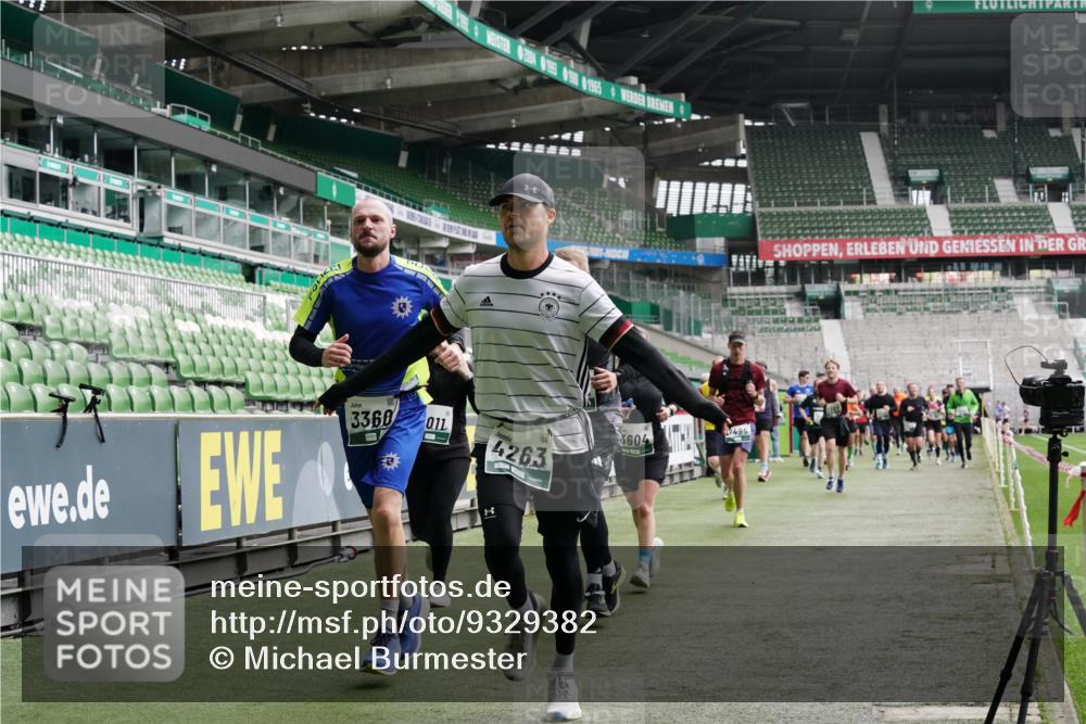 05.10.2025 - 20. swb-Marathon Bremen Michael Burmester http://msf.ph/oto/9329382 05.10.2025 13:00:53 Laufen im Stadion 47, 52, 58, 72, 156, 283, 440, 491, 498, 575, 694, 1017, 1082, 1116, 1182, 1238, 1273, 1423, 1471, 1606, 1968, 1973, 1998, 2007, 2196, 2330, 2369, 2446, 2504, 2518, 2661, 2668, 2706, 2712, 2745, 2806, 2822, 2915, 3040, 3160, 3209, 3237, 3293, 3360, 3604, 3605, 3979, 4034, 4035, 4128, 4202, 4216, 4263, 4502, 4661, 4788, 4879, 5011, 5048, 5080, 5121, 5183, 5272, 5329, 5414, 5610, 5663, 5727, 5752, 5836, 5841, 6027, 6057, 6440, 6523, 6704, 6762, 271, 491, 1606, 1806 meine-sportfotos.de