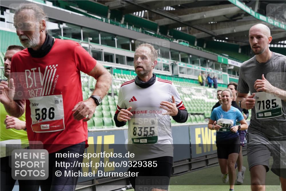 05.10.2025 - 20. swb-Marathon Bremen Michael Burmester http://msf.ph/oto/9329385 05.10.2025 12:58:59 Laufen im Stadion 219, 586, 667, 726, 988, 1229, 1503, 1516, 1598, 1619, 1711, 1716, 1843, 1854, 2496, 2663, 2734, 2797, 2922, 2941, 3141, 3252, 3254, 3467, 3615, 3747, 3791, 4095, 4113, 4486, 4522, 4783, 4827, 4909, 4967, 5123, 5214, 5261, 5530, 5584, 5722, 5808, 5878, 5891, 6007, 6030, 6113, 6374, 6561, 6624, 6672, 6675, 6882, 6944, 7038, 7169, 7185, 7262, 7311, 7312, 7550, 7976, 8097, 8214, 8247, 8355, 8379, 8539, 8972, 9024, 9112, 10526, 90, 846, 2158, 2648, 2893, 4389, 4446, 5313 meine-sportfotos.de
