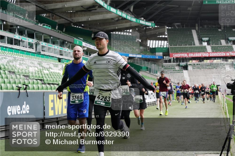 05.10.2025 - 20. swb-Marathon Bremen Michael Burmester http://msf.ph/oto/9329390 05.10.2025 13:00:53 Laufen im Stadion 47, 52, 58, 72, 156, 283, 440, 491, 498, 575, 694, 1017, 1082, 1116, 1182, 1238, 1273, 1423, 1471, 1606, 1968, 1973, 1998, 2007, 2196, 2330, 2369, 2446, 2504, 2518, 2661, 2668, 2706, 2712, 2745, 2806, 2822, 2915, 3040, 3160, 3209, 3237, 3293, 3360, 3604, 3605, 3979, 4034, 4035, 4128, 4202, 4216, 4263, 4502, 4661, 4788, 4879, 5011, 5048, 5080, 5121, 5183, 5272, 5329, 5414, 5610, 5663, 5727, 5752, 5836, 5841, 6027, 6057, 6440, 6523, 6704, 6762, 271, 491, 1606, 1806 meine-sportfotos.de