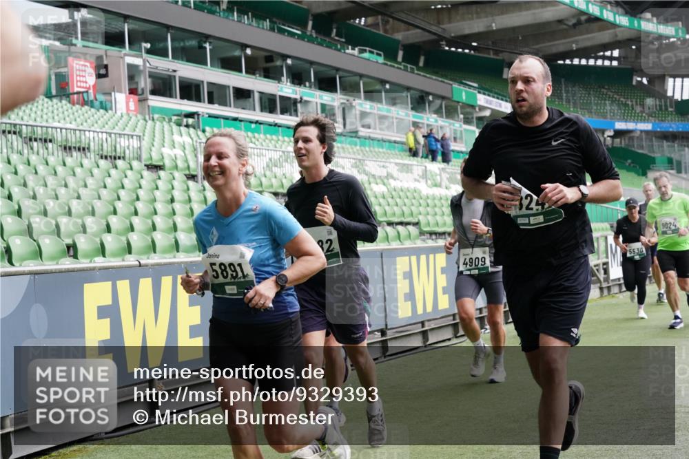 05.10.2025 - 20. swb-Marathon Bremen Michael Burmester http://msf.ph/oto/9329393 05.10.2025 12:59:00 Laufen im Stadion 219, 586, 667, 726, 988, 1229, 1503, 1516, 1598, 1619, 1711, 1716, 1843, 1854, 2496, 2663, 2734, 2797, 2922, 2941, 3141, 3252, 3254, 3467, 3615, 3747, 3791, 4095, 4113, 4486, 4522, 4783, 4827, 4909, 4967, 5123, 5261, 5530, 5584, 5722, 5808, 5878, 5891, 6007, 6030, 6113, 6374, 6561, 6624, 6672, 6675, 6882, 6944, 7038, 7169, 7185, 7262, 7311, 7312, 7550, 7976, 8097, 8214, 8247, 8355, 8379, 8539, 8972, 9024, 9112, 10526, 90, 846, 2158, 2648, 2893, 4389, 4446, 5313 meine-sportfotos.de