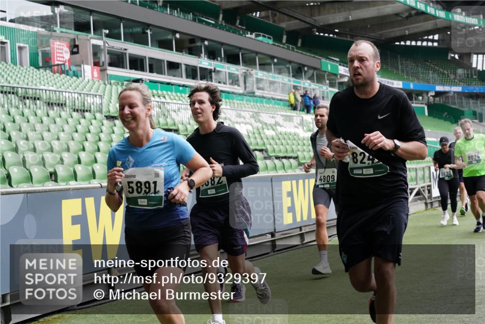05.10.2025 - 20. swb-Marathon Bremen Michael Burmester http://msf.ph/oto/9329397 05.10.2025 12:59:00 Laufen im Stadion 219, 586, 667, 726, 988, 1229, 1503, 1516, 1598, 1619, 1711, 1716, 1843, 1854, 2496, 2663, 2734, 2797, 2922, 2941, 3141, 3252, 3254, 3467, 3615, 3747, 3791, 4095, 4113, 4486, 4522, 4783, 4827, 4909, 4967, 5123, 5261, 5530, 5584, 5722, 5808, 5878, 5891, 6007, 6030, 6113, 6374, 6561, 6624, 6672, 6675, 6882, 6944, 7038, 7169, 7185, 7262, 7311, 7312, 7550, 7976, 8097, 8214, 8247, 8355, 8379, 8539, 8972, 9024, 9112, 10526, 90, 846, 2158, 2648, 2893, 4389, 4446, 5313 meine-sportfotos.de