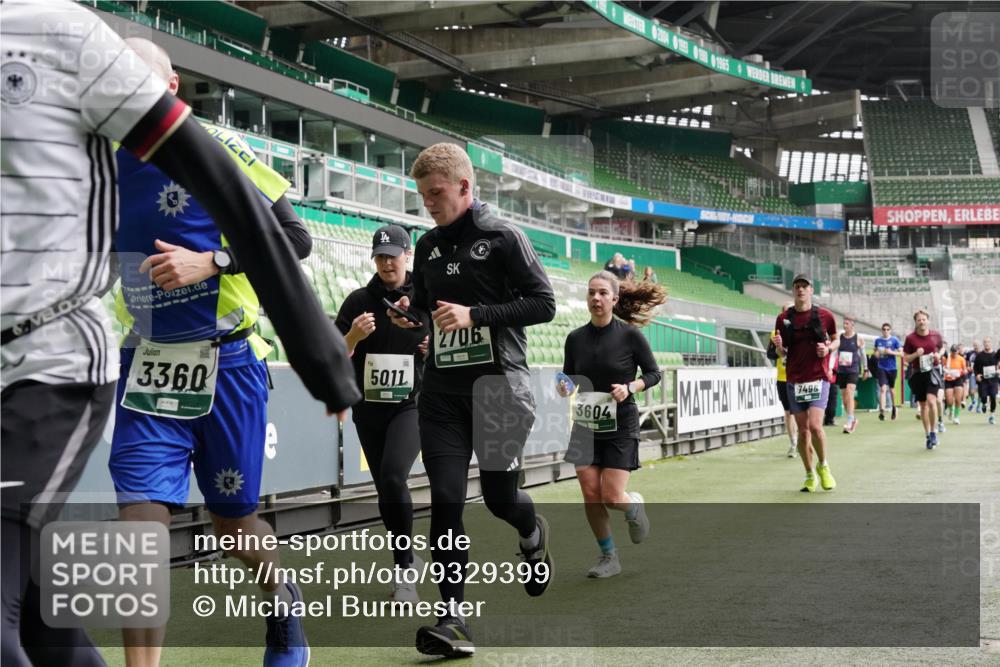 05.10.2025 - 20. swb-Marathon Bremen Michael Burmester http://msf.ph/oto/9329399 05.10.2025 13:00:54 Laufen im Stadion 47, 52, 58, 72, 156, 283, 440, 488, 498, 575, 694, 1017, 1082, 1116, 1182, 1238, 1273, 1423, 1471, 1968, 1973, 1998, 2007, 2196, 2235, 2330, 2369, 2446, 2504, 2518, 2661, 2668, 2706, 2712, 2745, 2806, 2822, 2915, 3040, 3160, 3209, 3237, 3293, 3360, 3604, 3605, 3979, 4034, 4035, 4128, 4202, 4216, 4263, 4502, 4661, 4788, 4879, 5011, 5048, 5080, 5121, 5183, 5272, 5329, 5414, 5610, 5663, 5727, 5752, 5836, 5841, 6027, 6057, 6440, 6523, 6704, 6762, 271, 491, 1606, 1806 meine-sportfotos.de