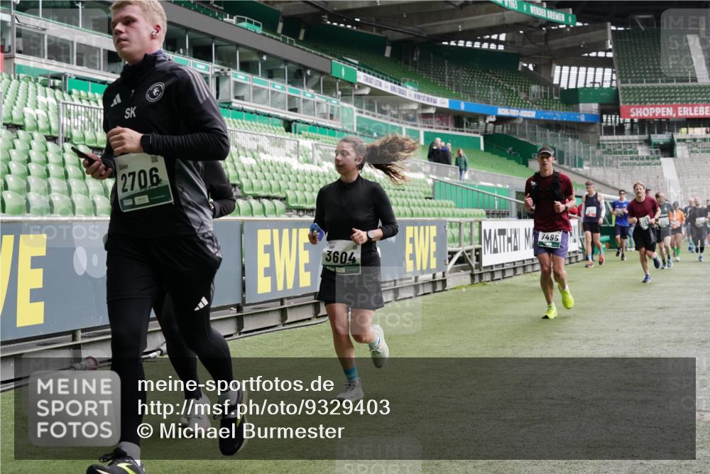 05.10.2025 - 20. swb-Marathon Bremen Michael Burmester http://msf.ph/oto/9329403 05.10.2025 13:00:54 Laufen im Stadion 47, 52, 58, 72, 156, 283, 440, 488, 498, 575, 694, 1017, 1082, 1116, 1182, 1238, 1273, 1423, 1471, 1968, 1973, 1998, 2007, 2196, 2235, 2330, 2369, 2446, 2504, 2518, 2661, 2668, 2706, 2712, 2745, 2806, 2822, 2915, 3040, 3160, 3209, 3237, 3293, 3360, 3604, 3605, 3979, 4034, 4035, 4128, 4202, 4216, 4263, 4502, 4661, 4788, 4879, 5011, 5048, 5080, 5121, 5183, 5272, 5329, 5414, 5610, 5663, 5727, 5752, 5836, 5841, 6027, 6057, 6440, 6523, 6704, 6762, 271, 491, 1606, 1806 meine-sportfotos.de