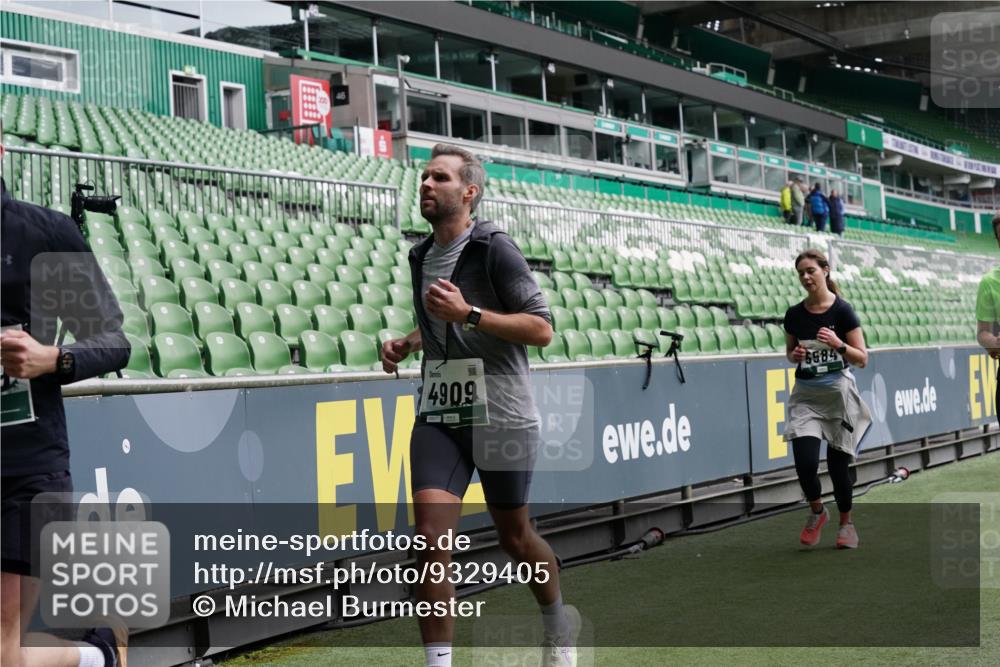 05.10.2025 - 20. swb-Marathon Bremen Michael Burmester http://msf.ph/oto/9329405 05.10.2025 12:59:01 Laufen im Stadion 27, 219, 586, 667, 726, 807, 988, 1043, 1229, 1503, 1516, 1598, 1619, 1711, 1716, 1843, 1854, 2496, 2663, 2734, 2797, 2922, 2941, 3141, 3252, 3254, 3467, 3615, 3747, 3791, 4095, 4113, 4486, 4522, 4783, 4827, 4909, 4967, 5123, 5261, 5530, 5584, 5722, 5808, 5878, 5891, 6007, 6030, 6113, 6374, 6561, 6624, 6672, 6882, 6944, 7038, 7169, 7185, 7262, 7311, 7312, 7511, 7550, 7976, 8097, 8214, 8247, 8355, 8379, 8539, 8972, 9024, 9112, 10526, 90, 846, 2158, 2648, 2893, 4389, 4446, 5313 meine-sportfotos.de