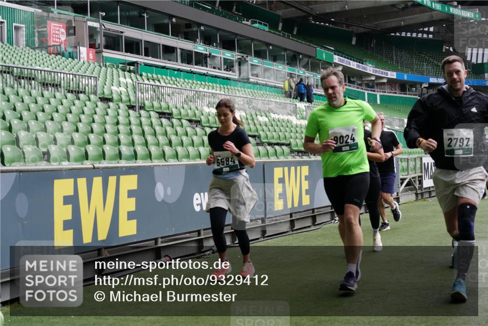 05.10.2025 - 20. swb-Marathon Bremen Michael Burmester http://msf.ph/oto/9329412 05.10.2025 12:59:02 Laufen im Stadion 27, 219, 586, 667, 726, 807, 988, 1043, 1229, 1503, 1516, 1598, 1619, 1711, 1716, 1843, 1854, 2496, 2663, 2734, 2797, 2922, 2941, 3141, 3252, 3254, 3467, 3615, 3747, 3791, 4095, 4113, 4486, 4522, 4783, 4827, 4909, 4967, 5123, 5261, 5530, 5584, 5722, 5808, 5878, 5891, 6007, 6030, 6113, 6374, 6561, 6624, 6672, 6882, 6944, 7038, 7169, 7185, 7201, 7262, 7311, 7312, 7511, 7550, 7976, 8097, 8214, 8247, 8355, 8485, 8539, 8972, 9024, 10526, 90, 846, 2158, 2648, 2893, 4389, 4446, 5313 meine-sportfotos.de