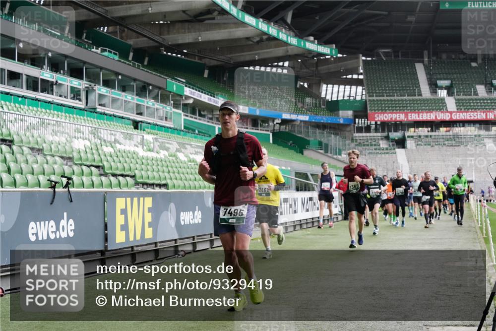 05.10.2025 - 20. swb-Marathon Bremen Michael Burmester http://msf.ph/oto/9329419 05.10.2025 13:00:57 Laufen im Stadion 47, 52, 58, 72, 156, 283, 440, 488, 498, 575, 694, 1017, 1082, 1116, 1182, 1238, 1273, 1423, 1471, 1968, 1973, 1998, 2007, 2196, 2235, 2330, 2369, 2446, 2504, 2661, 2668, 2706, 2712, 2745, 2806, 2822, 2995, 3160, 3209, 3237, 3293, 3360, 3604, 3605, 3979, 4034, 4035, 4128, 4202, 4216, 4263, 4329, 4502, 4661, 4788, 5011, 5048, 5080, 5121, 5183, 5272, 5329, 5414, 5610, 5663, 5727, 5752, 5836, 5841, 5985, 6027, 6057, 6082, 6440, 6523, 6704, 47, 271, 491, 1606, 1806, 2518, 2915 meine-sportfotos.de
