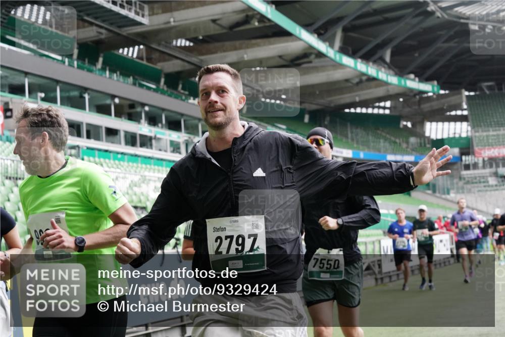 05.10.2025 - 20. swb-Marathon Bremen Michael Burmester http://msf.ph/oto/9329424 05.10.2025 12:59:03 Laufen im Stadion 27, 219, 586, 667, 726, 807, 988, 1043, 1229, 1503, 1516, 1598, 1619, 1711, 1716, 1843, 1854, 2496, 2663, 2734, 2797, 2922, 2941, 3141, 3252, 3254, 3467, 3615, 3747, 3791, 4095, 4113, 4486, 4522, 4783, 4827, 4909, 4967, 5123, 5261, 5530, 5584, 5722, 5808, 5878, 5891, 6007, 6030, 6113, 6374, 6561, 6624, 6672, 6882, 6944, 7038, 7169, 7185, 7201, 7262, 7311, 7312, 7511, 7550, 7976, 8097, 8214, 8247, 8355, 8485, 8539, 8972, 9024, 10526, 90, 846, 2158, 2893, 4389, 4446, 5313 meine-sportfotos.de