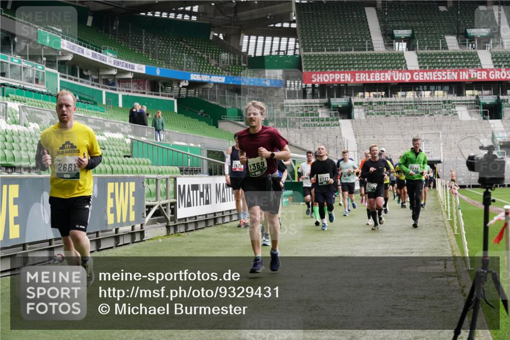 05.10.2025 - 20. swb-Marathon Bremen Michael Burmester http://msf.ph/oto/9329431 05.10.2025 13:00:58 Laufen im Stadion 52, 58, 72, 156, 283, 440, 488, 498, 575, 694, 1017, 1082, 1116, 1182, 1238, 1273, 1423, 1471, 1968, 1973, 1998, 2007, 2196, 2235, 2330, 2369, 2446, 2504, 2661, 2668, 2706, 2712, 2745, 2806, 2822, 2995, 3160, 3209, 3237, 3293, 3360, 3604, 3605, 3979, 4034, 4035, 4128, 4202, 4216, 4263, 4329, 4502, 4661, 4788, 5011, 5048, 5080, 5121, 5183, 5272, 5329, 5414, 5610, 5663, 5727, 5752, 5836, 5841, 5985, 6027, 6057, 6082, 6440, 6523, 6704, 47, 271, 491, 1606, 1806, 2518, 2915 meine-sportfotos.de