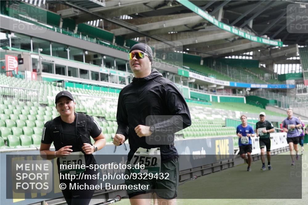 05.10.2025 - 20. swb-Marathon Bremen Michael Burmester http://msf.ph/oto/9329432 05.10.2025 12:59:04 Laufen im Stadion 27, 219, 586, 667, 726, 807, 988, 1043, 1229, 1503, 1516, 1598, 1619, 1711, 1716, 1843, 1854, 2496, 2663, 2734, 2797, 2922, 2941, 3141, 3252, 3254, 3467, 3615, 3747, 3791, 4095, 4113, 4395, 4486, 4522, 4783, 4827, 4909, 4967, 5123, 5261, 5530, 5584, 5722, 5808, 5878, 5891, 6007, 6030, 6113, 6374, 6561, 6624, 6672, 6882, 6944, 7038, 7169, 7185, 7201, 7262, 7311, 7312, 7511, 7550, 8097, 8214, 8247, 8355, 8485, 8539, 8972, 9024, 10526, 90, 846, 2158, 2893, 4389, 4446, 5313 meine-sportfotos.de
