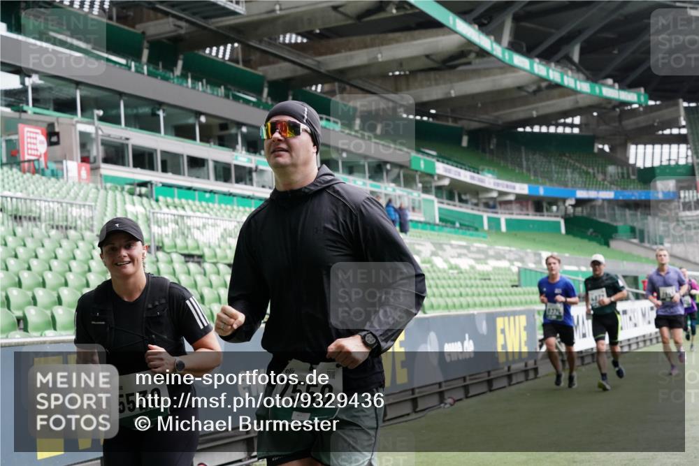 05.10.2025 - 20. swb-Marathon Bremen Michael Burmester http://msf.ph/oto/9329436 05.10.2025 12:59:04 Laufen im Stadion 27, 219, 586, 667, 726, 807, 988, 1043, 1229, 1503, 1516, 1598, 1619, 1711, 1716, 1843, 1854, 2496, 2663, 2734, 2797, 2922, 2941, 3141, 3252, 3254, 3467, 3615, 3747, 3791, 4095, 4113, 4395, 4486, 4522, 4783, 4827, 4909, 4967, 5123, 5261, 5530, 5584, 5722, 5808, 5878, 5891, 6007, 6030, 6113, 6374, 6561, 6624, 6672, 6882, 6944, 7038, 7169, 7185, 7201, 7262, 7311, 7312, 7511, 7550, 8097, 8214, 8247, 8355, 8485, 8539, 8972, 9024, 10526, 90, 846, 2158, 2893, 4389, 4446, 5313 meine-sportfotos.de