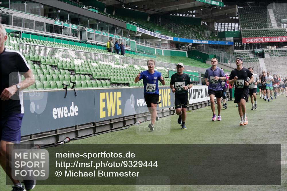 05.10.2025 - 20. swb-Marathon Bremen Michael Burmester http://msf.ph/oto/9329444 05.10.2025 12:59:05 Laufen im Stadion 27, 219, 586, 667, 726, 807, 988, 1043, 1229, 1503, 1516, 1598, 1619, 1711, 1716, 1843, 1854, 2496, 2663, 2797, 2922, 2941, 3141, 3252, 3254, 3467, 3615, 3747, 3791, 3888, 4095, 4113, 4395, 4486, 4522, 4783, 4827, 4909, 4967, 5123, 5261, 5510, 5530, 5584, 5722, 5808, 5878, 5891, 6007, 6030, 6113, 6374, 6561, 6624, 6672, 6882, 6944, 7038, 7169, 7185, 7201, 7262, 7311, 7312, 7511, 7550, 7929, 8097, 8214, 8247, 8355, 8485, 8539, 8972, 9024, 10526, 90, 846, 2158, 4389, 4446, 5313 meine-sportfotos.de