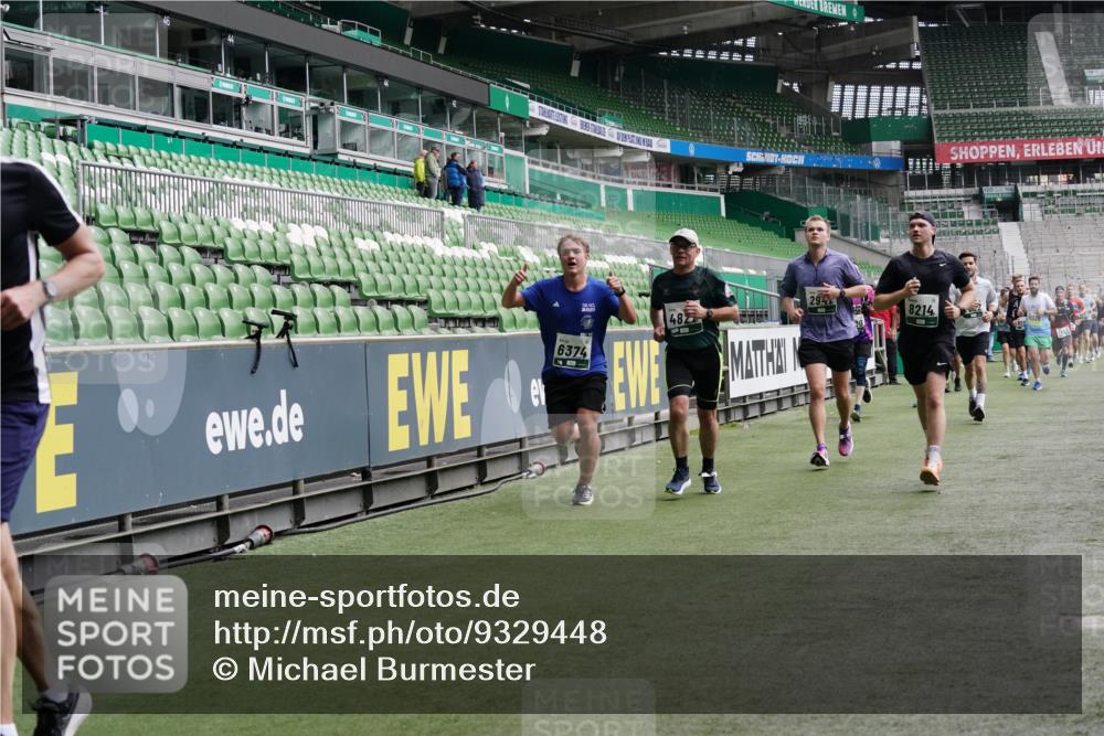05.10.2025 - 20. swb-Marathon Bremen Michael Burmester http://msf.ph/oto/9329448 05.10.2025 12:59:05 Laufen im Stadion 27, 219, 586, 667, 726, 807, 988, 1043, 1229, 1503, 1516, 1598, 1619, 1711, 1716, 1843, 1854, 2496, 2663, 2797, 2922, 2941, 3141, 3252, 3254, 3467, 3615, 3747, 3791, 3888, 4095, 4113, 4395, 4486, 4522, 4783, 4827, 4909, 4967, 5123, 5261, 5510, 5530, 5584, 5722, 5808, 5878, 5891, 6007, 6030, 6113, 6374, 6561, 6624, 6672, 6882, 6944, 7038, 7169, 7185, 7201, 7262, 7311, 7312, 7511, 7550, 7929, 8097, 8214, 8247, 8355, 8485, 8539, 8972, 9024, 10526, 90, 846, 2158, 4389, 4446, 5313 meine-sportfotos.de