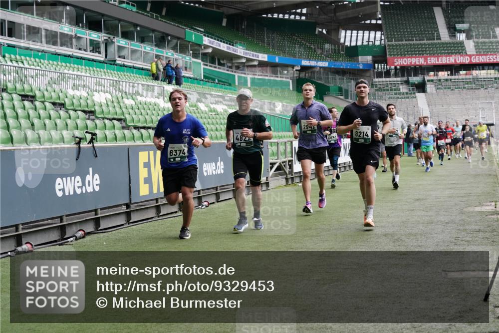 05.10.2025 - 20. swb-Marathon Bremen Michael Burmester http://msf.ph/oto/9329453 05.10.2025 12:59:06 Laufen im Stadion 27, 219, 586, 667, 726, 807, 988, 1043, 1229, 1503, 1516, 1598, 1619, 1711, 1716, 1843, 1854, 2496, 2663, 2797, 2922, 2941, 3141, 3252, 3254, 3467, 3615, 3747, 3791, 3888, 4095, 4113, 4395, 4486, 4522, 4783, 4827, 4909, 4967, 5123, 5261, 5510, 5530, 5584, 5722, 5808, 5878, 5891, 6007, 6030, 6113, 6374, 6561, 6624, 6672, 6882, 6944, 7038, 7169, 7185, 7201, 7262, 7311, 7312, 7511, 7550, 7929, 8097, 8214, 8247, 8355, 8485, 8539, 8972, 9024, 10526, 90, 846, 2158, 4389, 4446 meine-sportfotos.de