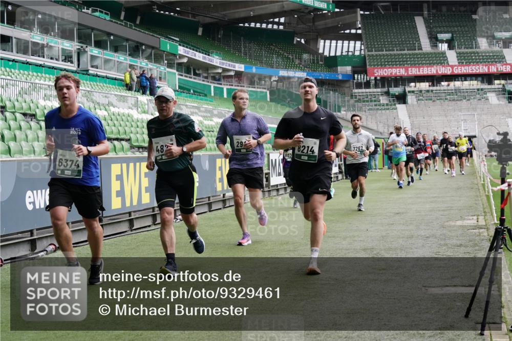 05.10.2025 - 20. swb-Marathon Bremen Michael Burmester http://msf.ph/oto/9329461 05.10.2025 12:59:07 Laufen im Stadion 27, 219, 586, 667, 726, 807, 988, 1043, 1229, 1503, 1516, 1598, 1619, 1711, 1716, 1843, 1854, 2496, 2663, 2797, 2922, 2941, 2945, 3141, 3252, 3254, 3467, 3615, 3747, 3791, 3888, 4095, 4113, 4395, 4486, 4522, 4783, 4827, 4909, 4967, 5123, 5261, 5510, 5530, 5584, 5722, 5808, 5878, 5891, 6007, 6030, 6113, 6374, 6561, 6624, 6672, 6882, 6944, 7038, 7169, 7185, 7201, 7262, 7311, 7312, 7467, 7511, 7550, 7929, 8097, 8214, 8247, 8355, 8485, 8539, 8972, 9024, 10526, 90, 846, 2158, 4446 meine-sportfotos.de