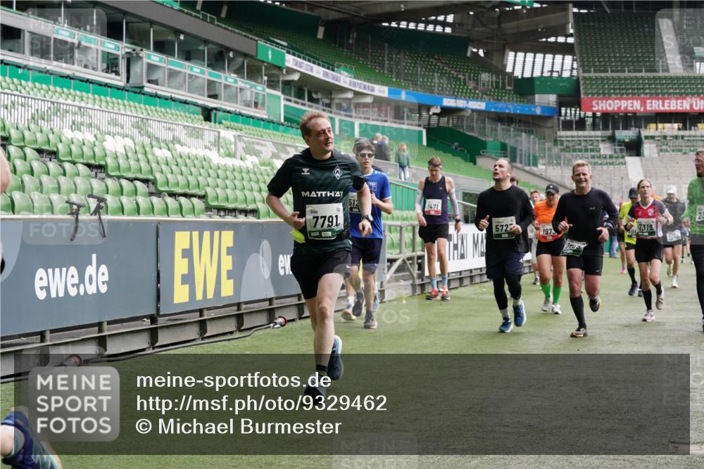 05.10.2025 - 20. swb-Marathon Bremen Michael Burmester http://msf.ph/oto/9329462 05.10.2025 13:01:02 Laufen im Stadion 52, 58, 72, 156, 335, 440, 488, 498, 575, 694, 1017, 1082, 1116, 1182, 1238, 1273, 1423, 1471, 1968, 1973, 1998, 2007, 2196, 2235, 2330, 2369, 2446, 2504, 2661, 2668, 2706, 2712, 2745, 2806, 2822, 2995, 3160, 3209, 3293, 3360, 3604, 3605, 3979, 4034, 4035, 4128, 4216, 4263, 4329, 4502, 4661, 4788, 5011, 5048, 5080, 5121, 5150, 5183, 5272, 5329, 5414, 5610, 5663, 5727, 5752, 5836, 5841, 5985, 6027, 6057, 6082, 6440, 6523, 6704, 47, 271, 283, 491, 694, 1606, 1806, 2518, 2915 meine-sportfotos.de