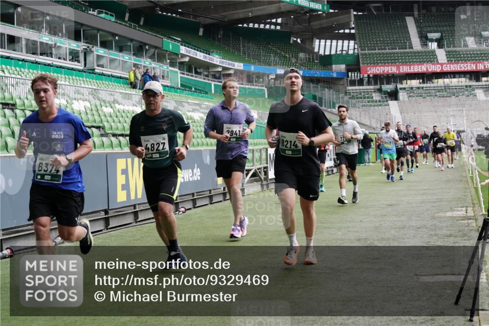 05.10.2025 - 20. swb-Marathon Bremen Michael Burmester http://msf.ph/oto/9329469 05.10.2025 12:59:07 Laufen im Stadion 27, 219, 586, 667, 726, 807, 988, 1043, 1229, 1503, 1516, 1598, 1619, 1711, 1716, 1843, 1854, 2496, 2663, 2797, 2922, 2941, 2945, 3141, 3252, 3254, 3467, 3615, 3747, 3791, 3888, 4095, 4113, 4395, 4486, 4522, 4783, 4827, 4909, 4967, 5123, 5261, 5510, 5530, 5584, 5722, 5808, 5878, 5891, 6007, 6030, 6113, 6374, 6561, 6624, 6672, 6882, 6944, 7038, 7169, 7185, 7201, 7262, 7311, 7312, 7467, 7511, 7550, 7929, 8097, 8214, 8247, 8355, 8485, 8539, 8972, 9024, 10526, 90, 846, 2158, 4446 meine-sportfotos.de