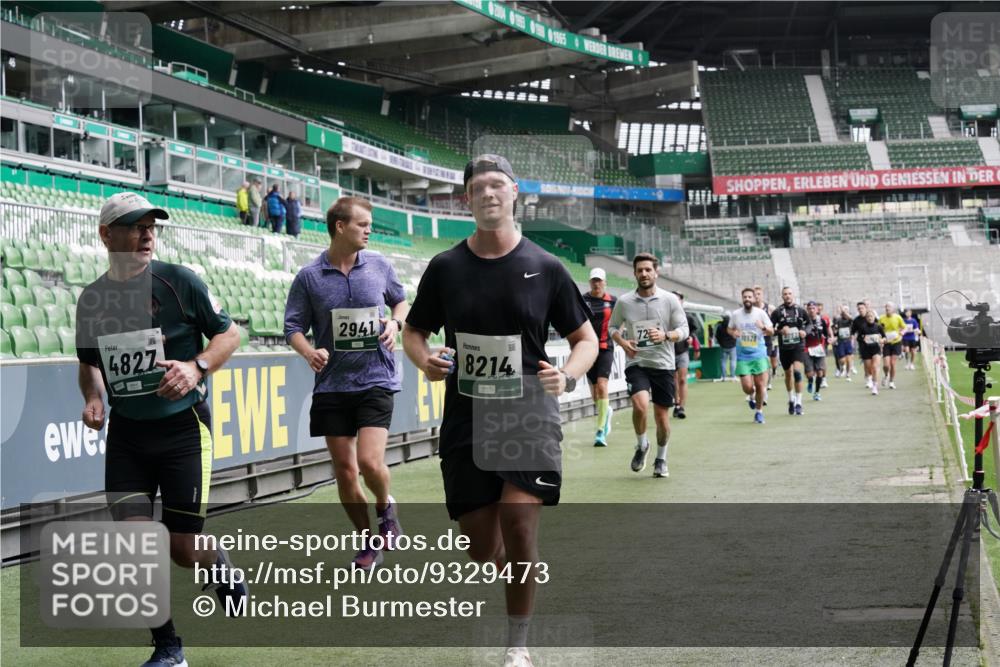 05.10.2025 - 20. swb-Marathon Bremen Michael Burmester http://msf.ph/oto/9329473 05.10.2025 12:59:08 Laufen im Stadion 27, 219, 586, 667, 726, 807, 988, 1043, 1229, 1503, 1516, 1598, 1619, 1711, 1843, 1854, 2496, 2663, 2797, 2922, 2941, 2945, 3141, 3252, 3254, 3467, 3615, 3747, 3791, 3888, 4095, 4113, 4395, 4486, 4522, 4783, 4827, 4909, 4967, 5123, 5261, 5510, 5530, 5584, 5722, 5808, 5878, 5891, 6007, 6030, 6113, 6374, 6561, 6624, 6672, 6882, 7169, 7185, 7201, 7262, 7311, 7312, 7467, 7511, 7550, 7906, 7929, 8097, 8214, 8247, 8355, 8485, 8539, 8972, 9024, 10526, 90, 846, 2158, 4446 meine-sportfotos.de