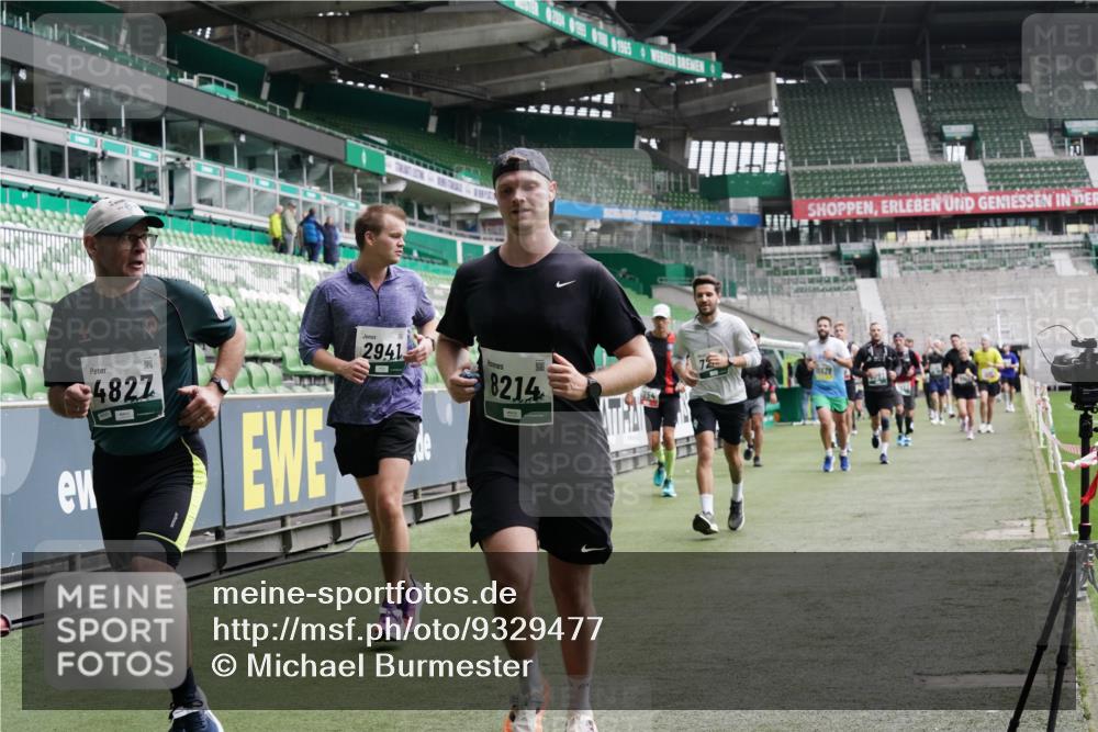 05.10.2025 - 20. swb-Marathon Bremen Michael Burmester http://msf.ph/oto/9329477 05.10.2025 12:59:08 Laufen im Stadion 27, 219, 586, 667, 726, 807, 988, 1043, 1229, 1503, 1516, 1598, 1619, 1711, 1843, 1854, 2496, 2663, 2797, 2922, 2941, 2945, 3141, 3252, 3254, 3467, 3615, 3747, 3791, 3888, 4095, 4113, 4395, 4486, 4522, 4783, 4827, 4909, 4967, 5123, 5261, 5510, 5530, 5584, 5722, 5808, 5878, 5891, 6007, 6030, 6113, 6374, 6561, 6624, 6672, 6882, 7169, 7185, 7201, 7262, 7311, 7312, 7467, 7511, 7550, 7906, 7929, 8097, 8214, 8247, 8355, 8485, 8539, 8972, 9024, 10526, 90, 846, 2158, 4446 meine-sportfotos.de