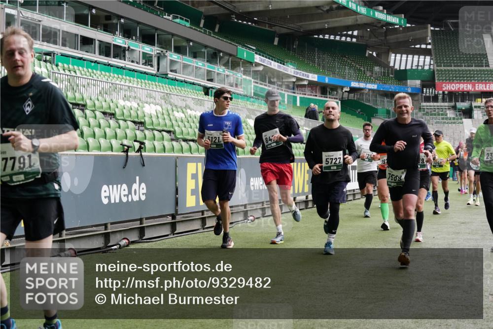 05.10.2025 - 20. swb-Marathon Bremen Michael Burmester http://msf.ph/oto/9329482 05.10.2025 13:01:03 Laufen im Stadion 52, 58, 72, 156, 335, 440, 488, 498, 575, 1017, 1082, 1116, 1182, 1238, 1273, 1423, 1471, 1968, 1973, 1998, 2007, 2196, 2235, 2330, 2369, 2446, 2504, 2661, 2668, 2706, 2712, 2745, 2806, 2822, 2995, 3160, 3209, 3293, 3360, 3604, 3605, 3979, 4034, 4035, 4128, 4216, 4263, 4329, 4502, 4661, 4788, 5011, 5048, 5080, 5121, 5150, 5183, 5272, 5329, 5414, 5610, 5663, 5727, 5752, 5836, 5841, 5985, 6027, 6057, 6082, 6440, 6523, 6704, 47, 271, 283, 491, 694, 1606, 1806, 2518, 2745, 2915 meine-sportfotos.de