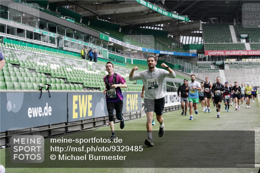 05.10.2025 - 20. swb-Marathon Bremen Michael Burmester http://msf.ph/oto/9329485 05.10.2025 12:59:09 Laufen im Stadion 27, 219, 586, 667, 726, 807, 988, 1043, 1229, 1503, 1516, 1598, 1619, 1711, 1843, 1854, 2496, 2663, 2797, 2922, 2941, 2945, 3141, 3252, 3254, 3467, 3615, 3747, 3791, 3888, 4095, 4113, 4395, 4486, 4522, 4783, 4827, 4909, 4967, 5123, 5261, 5510, 5530, 5584, 5722, 5808, 5878, 5891, 6007, 6030, 6113, 6374, 6561, 6624, 6672, 6882, 7169, 7185, 7201, 7262, 7311, 7312, 7467, 7511, 7550, 7906, 7929, 8097, 8214, 8247, 8355, 8485, 8539, 8972, 9024, 10526, 90, 846, 2158, 4446 meine-sportfotos.de