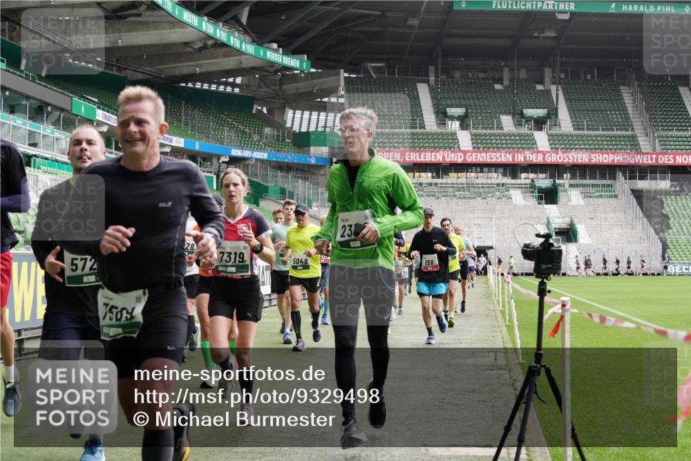 05.10.2025 - 20. swb-Marathon Bremen Michael Burmester http://msf.ph/oto/9329498 05.10.2025 13:01:05 Laufen im Stadion 52, 58, 72, 156, 335, 440, 488, 498, 575, 1017, 1082, 1116, 1182, 1238, 1273, 1423, 1471, 1968, 1973, 1998, 2007, 2196, 2235, 2330, 2369, 2433, 2446, 2504, 2661, 2668, 2706, 2712, 2806, 2822, 2995, 3160, 3209, 3293, 3360, 3604, 3605, 3877, 3979, 4034, 4035, 4128, 4216, 4263, 4329, 4502, 4788, 5011, 5048, 5080, 5121, 5150, 5183, 5272, 5329, 5414, 5610, 5663, 5727, 5752, 5836, 5841, 5985, 6027, 6057, 6082, 6440, 6523, 6704, 47, 271, 283, 491, 694, 1606, 1806, 2518, 2745, 2915 meine-sportfotos.de