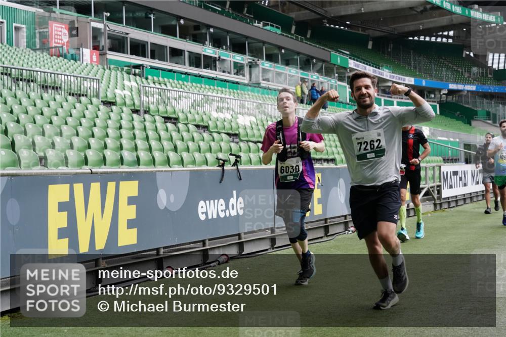 05.10.2025 - 20. swb-Marathon Bremen Michael Burmester http://msf.ph/oto/9329501 05.10.2025 12:59:10 Laufen im Stadion 27, 219, 586, 667, 726, 807, 988, 1043, 1229, 1503, 1516, 1598, 1619, 1711, 1843, 1854, 2496, 2663, 2797, 2922, 2941, 2945, 3141, 3252, 3254, 3467, 3615, 3747, 3791, 3888, 4095, 4113, 4395, 4486, 4522, 4783, 4827, 4909, 4967, 5123, 5261, 5510, 5530, 5584, 5722, 5808, 5878, 5891, 6007, 6030, 6113, 6374, 6561, 6624, 6672, 6882, 7169, 7185, 7201, 7262, 7311, 7312, 7398, 7467, 7511, 7550, 7906, 7929, 8097, 8214, 8247, 8355, 8485, 8539, 9024, 10526, 90, 4446 meine-sportfotos.de