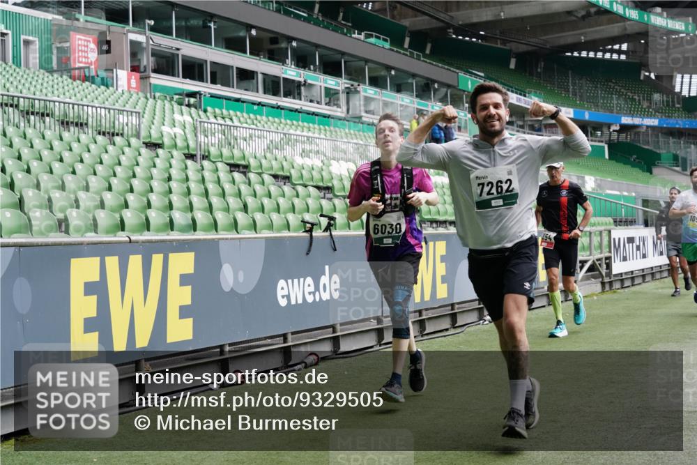 05.10.2025 - 20. swb-Marathon Bremen Michael Burmester http://msf.ph/oto/9329505 05.10.2025 12:59:10 Laufen im Stadion 27, 219, 586, 667, 726, 807, 988, 1043, 1229, 1503, 1516, 1598, 1619, 1711, 1843, 1854, 2496, 2663, 2797, 2922, 2941, 2945, 3141, 3252, 3254, 3467, 3615, 3747, 3791, 3888, 4095, 4113, 4395, 4486, 4522, 4783, 4827, 4909, 4967, 5123, 5261, 5510, 5530, 5584, 5722, 5808, 5878, 5891, 6007, 6030, 6113, 6374, 6561, 6624, 6672, 6882, 7169, 7185, 7201, 7262, 7311, 7312, 7398, 7467, 7511, 7550, 7906, 7929, 8097, 8214, 8247, 8355, 8485, 8539, 9024, 10526, 90, 4446 meine-sportfotos.de
