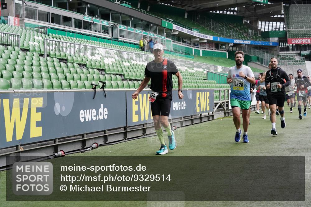 05.10.2025 - 20. swb-Marathon Bremen Michael Burmester http://msf.ph/oto/9329514 05.10.2025 12:59:12 Laufen im Stadion 27, 219, 226, 586, 667, 807, 988, 1043, 1229, 1503, 1516, 1598, 1619, 1711, 1843, 1854, 2496, 2663, 2797, 2922, 2941, 2945, 3086, 3087, 3141, 3252, 3254, 3467, 3615, 3747, 3791, 3888, 4095, 4113, 4380, 4395, 4486, 4522, 4783, 4827, 4909, 4967, 5123, 5261, 5510, 5530, 5584, 5722, 5808, 5878, 5891, 6007, 6030, 6113, 6374, 6561, 6624, 6672, 6882, 7169, 7185, 7201, 7262, 7311, 7312, 7398, 7467, 7511, 7550, 7906, 7929, 8097, 8214, 8247, 8355, 8485, 8539, 9024, 9072, 10526, 90, 726 meine-sportfotos.de