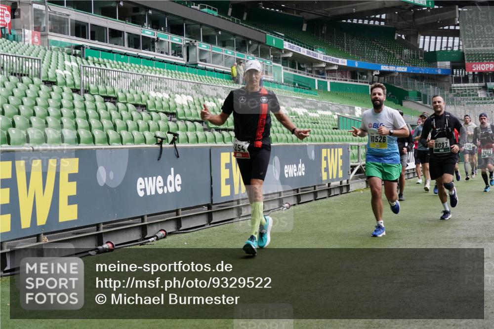 05.10.2025 - 20. swb-Marathon Bremen Michael Burmester http://msf.ph/oto/9329522 05.10.2025 12:59:12 Laufen im Stadion 27, 219, 226, 586, 667, 807, 988, 1043, 1229, 1503, 1516, 1598, 1619, 1711, 1843, 1854, 2496, 2663, 2797, 2922, 2941, 2945, 3086, 3087, 3141, 3252, 3254, 3467, 3615, 3747, 3791, 3888, 4095, 4113, 4380, 4395, 4486, 4522, 4783, 4827, 4909, 4967, 5123, 5261, 5510, 5530, 5584, 5722, 5808, 5878, 5891, 6007, 6030, 6113, 6374, 6561, 6624, 6672, 6882, 7169, 7185, 7201, 7262, 7311, 7312, 7398, 7467, 7511, 7550, 7906, 7929, 8097, 8214, 8247, 8355, 8485, 8539, 9024, 9072, 10526, 90, 726 meine-sportfotos.de