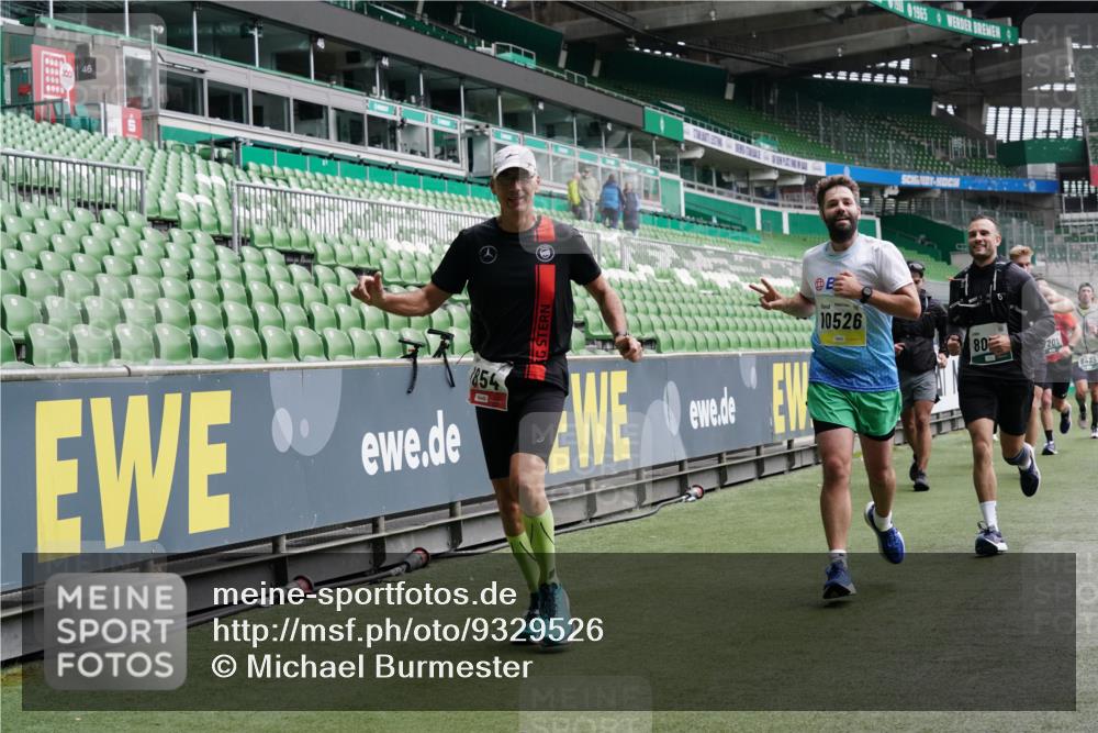 05.10.2025 - 20. swb-Marathon Bremen Michael Burmester http://msf.ph/oto/9329526 05.10.2025 12:59:13 Laufen im Stadion 27, 99, 219, 226, 586, 667, 807, 1043, 1229, 1503, 1516, 1598, 1619, 1711, 1843, 1854, 2496, 2663, 2797, 2922, 2941, 2945, 3086, 3087, 3141, 3252, 3254, 3467, 3615, 3747, 3791, 3888, 4095, 4113, 4380, 4395, 4486, 4522, 4783, 4827, 4909, 4967, 5123, 5261, 5510, 5530, 5584, 5722, 5808, 5878, 5891, 6007, 6030, 6113, 6374, 6561, 6624, 6672, 6882, 7169, 7185, 7201, 7262, 7311, 7312, 7398, 7467, 7511, 7550, 7906, 7929, 8097, 8214, 8247, 8355, 8485, 8539, 9024, 9072, 10526, 90, 726 meine-sportfotos.de